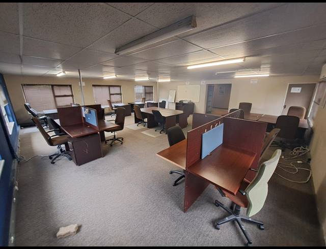 180M² OFFICE TO LET IN THREE RIVERS PROPER